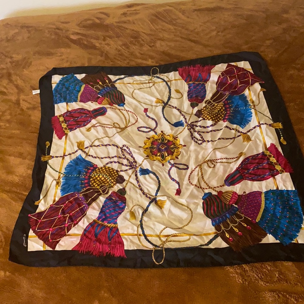 Lot of scars and bandanna. Beautiful head scarves from brands honey, echo, - Picture 2 of 12